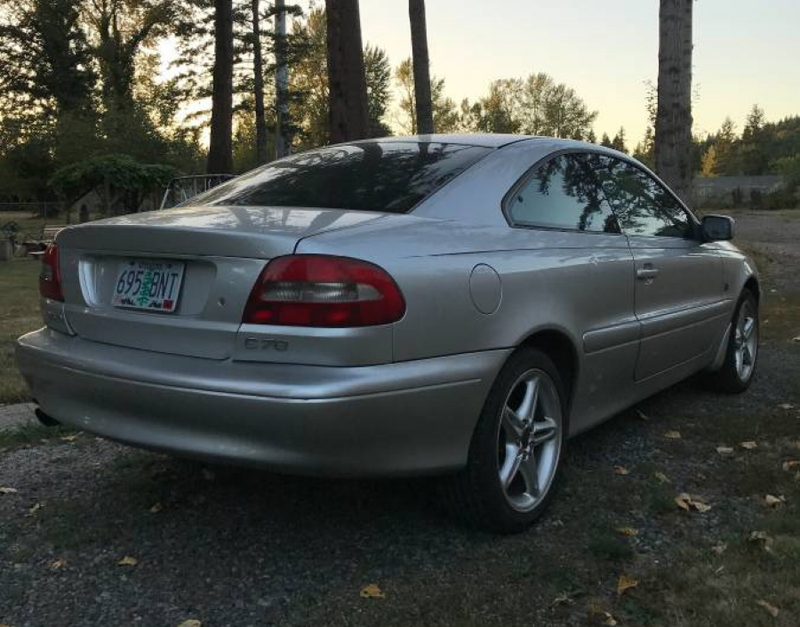 Illustration for article titled At $2,950, Could This 1999 Volvo C70 Make You A Pole Star?